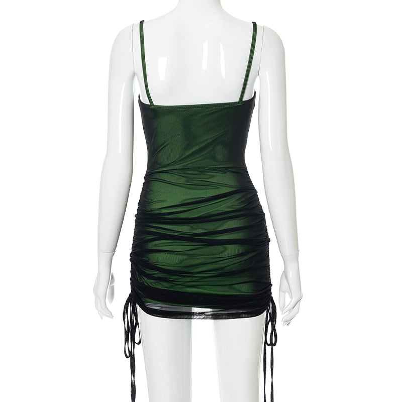 Robe Courte Moulante en Maille Verte à Bretelles Fines et Lacets Froncée Coupe Slim pour Femme