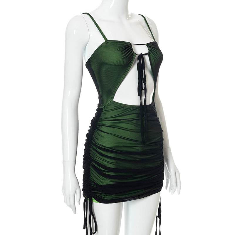 Robe Courte Moulante en Maille Verte à Bretelles Fines et Lacets Froncée Coupe Slim pour Femme
