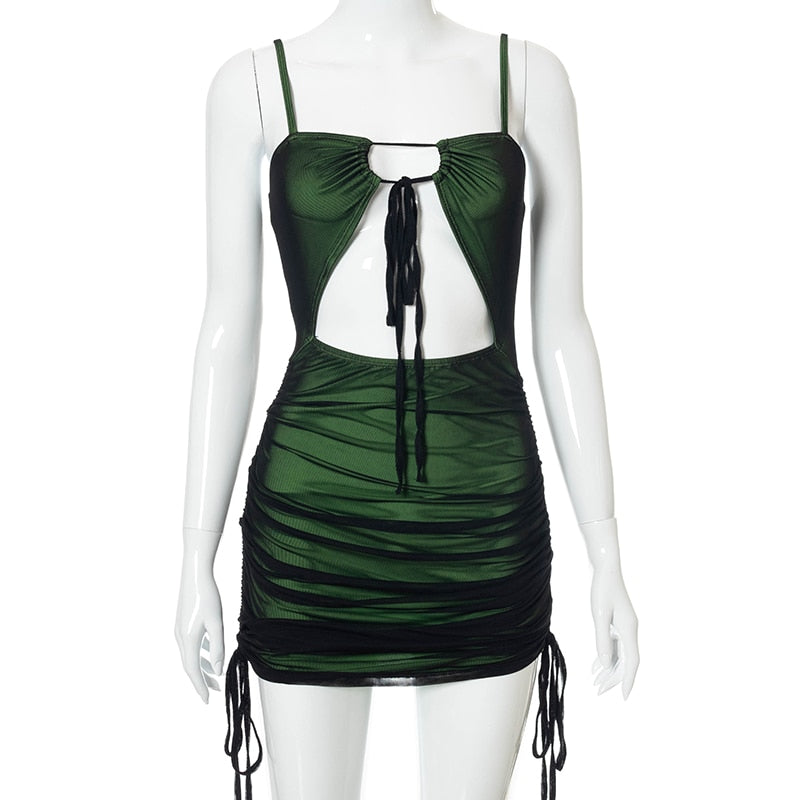 Robe Courte Moulante en Maille Verte à Bretelles Fines et Lacets Froncée Coupe Slim pour Femme