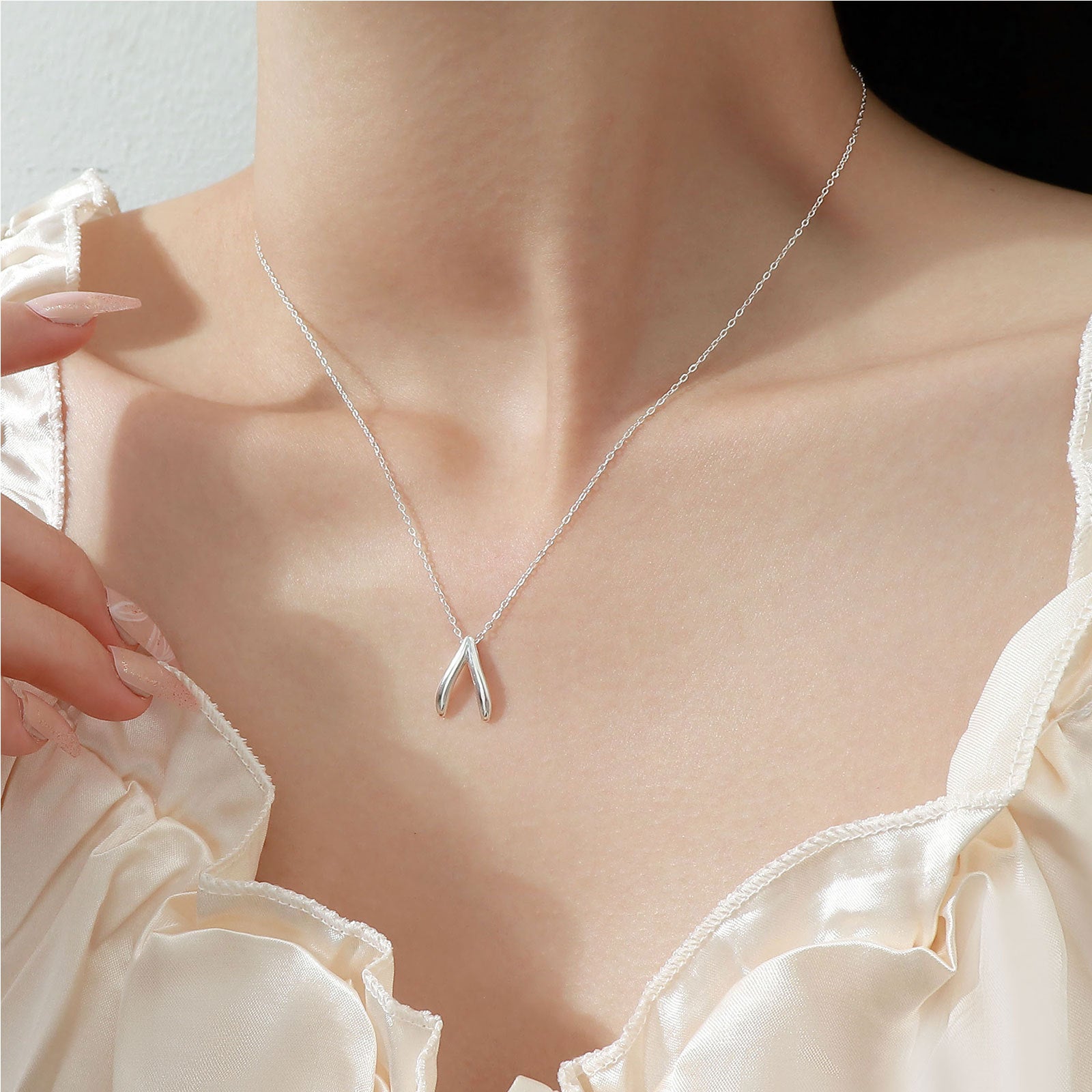 Collier en argent sterling avec pendentif en forme d'os de la chance