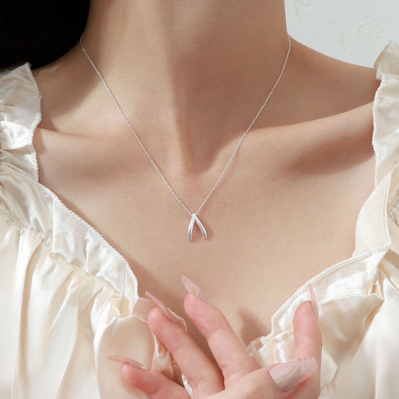 Collier en argent sterling avec pendentif en forme d'os de la chance