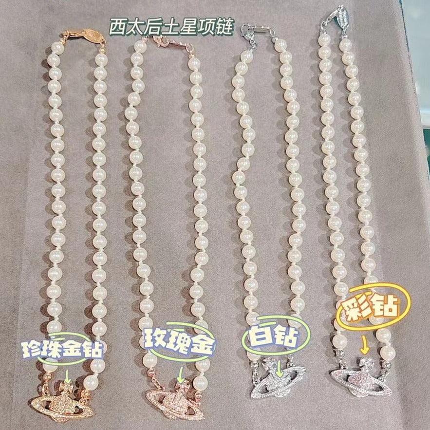 Broche, collier de perles, collier trombone pour femme