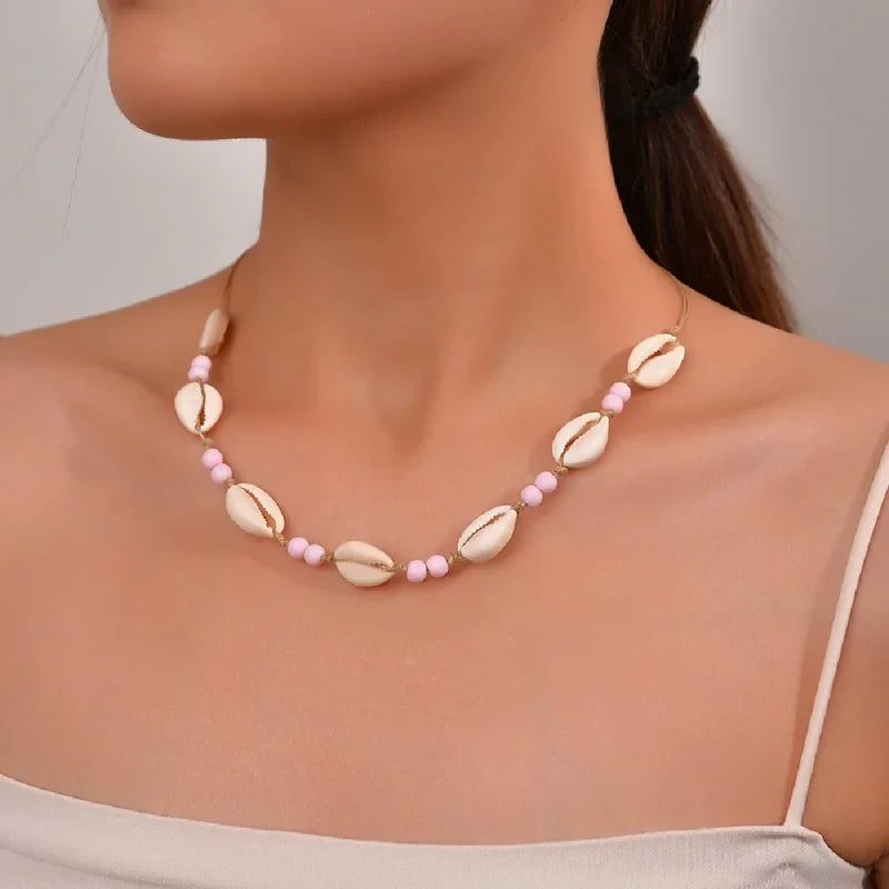 Ras du cou tressé avec perles de coquillages