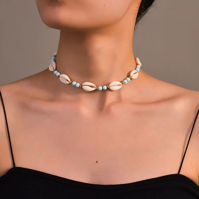 Ras du cou tressé avec perles de coquillages