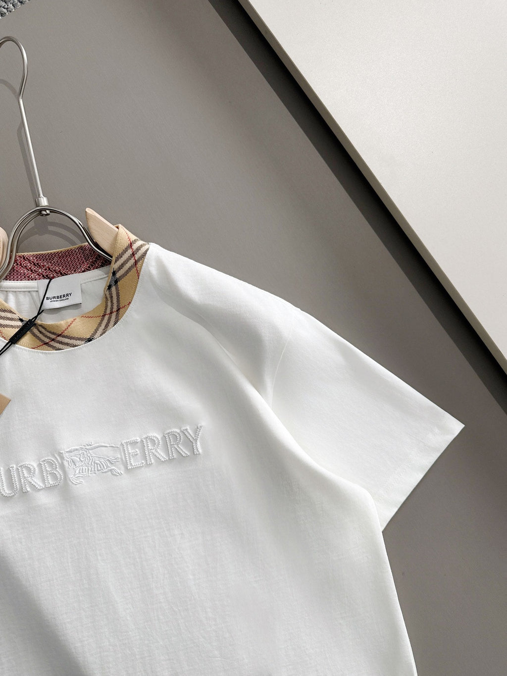 Burberry Embriodered T shirt Unisex