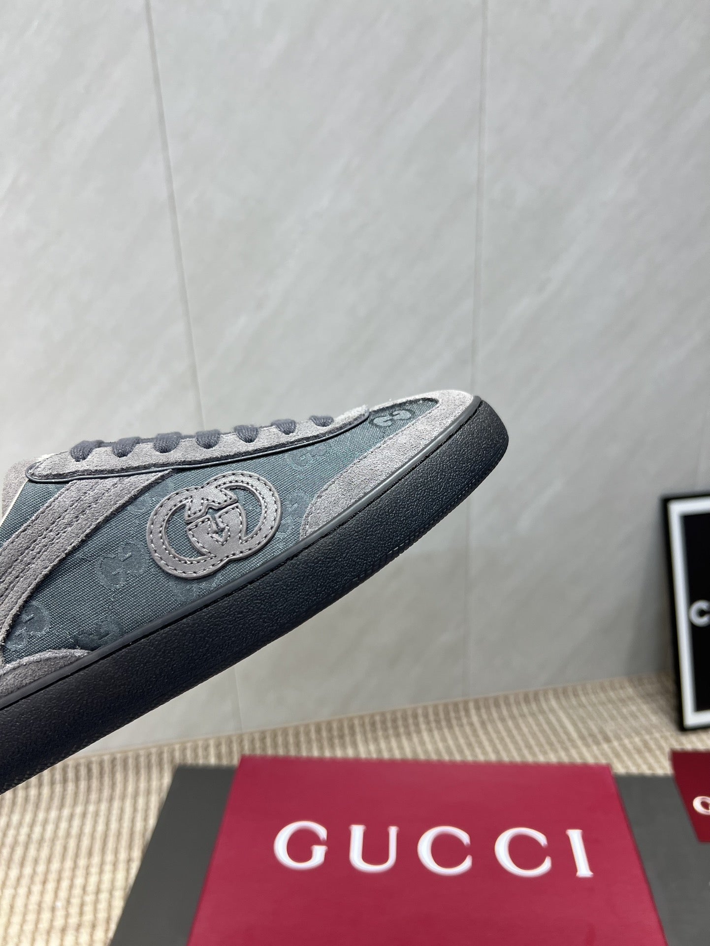 GG Distressed Causal shoes
