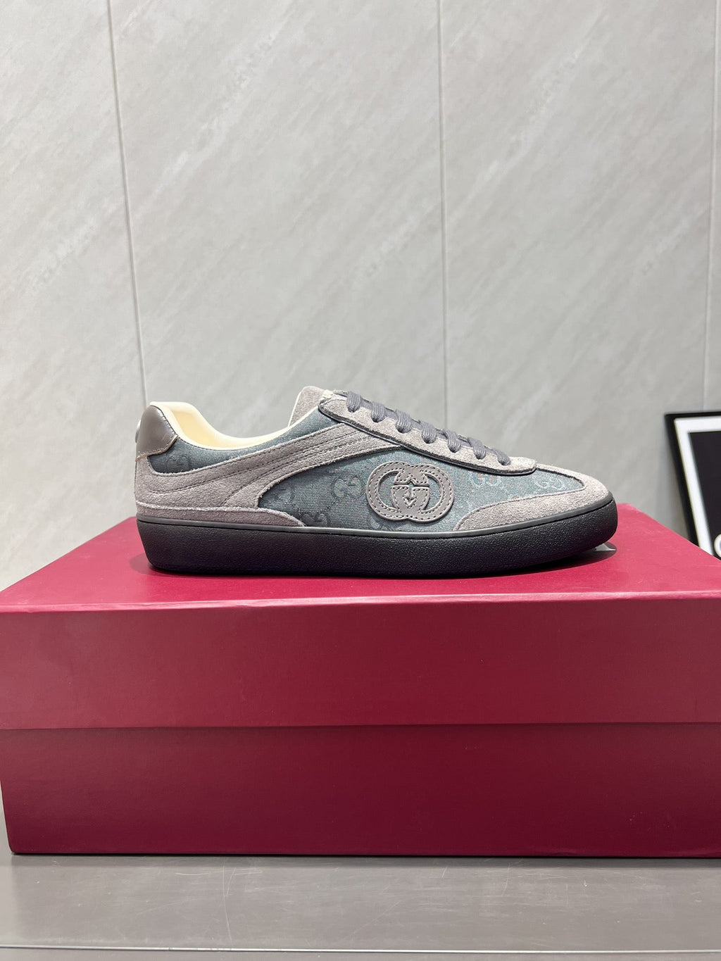 GG Distressed Causal shoes