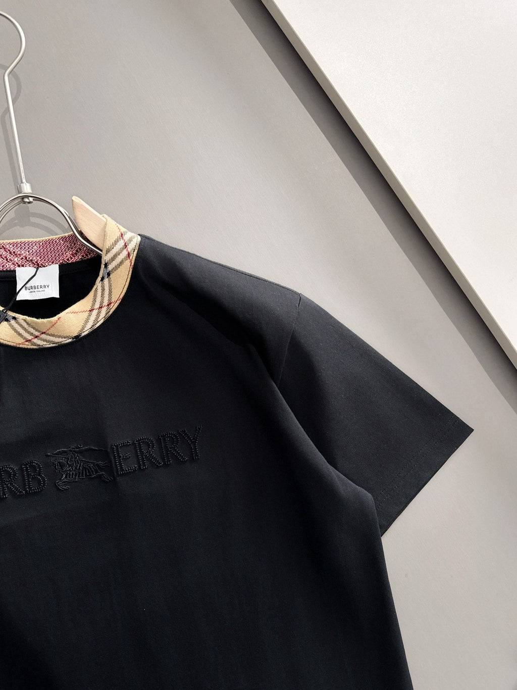 Burberry Embriodered T shirt Unisex