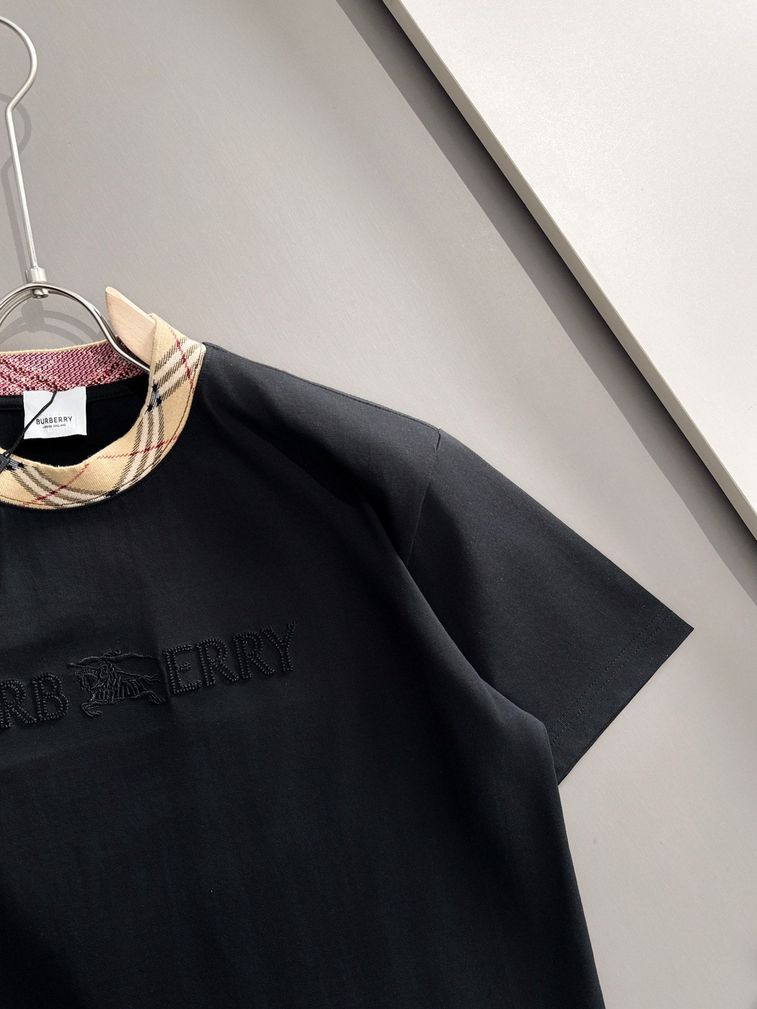 Burberry Embriodered T shirt Unisex