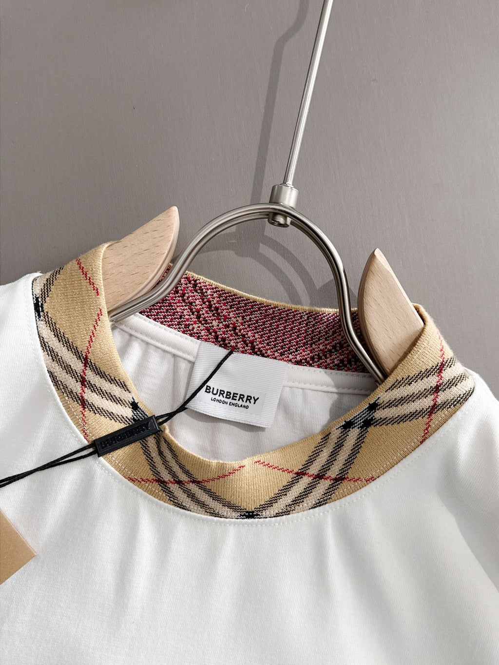 Burberry Embriodered T shirt Unisex