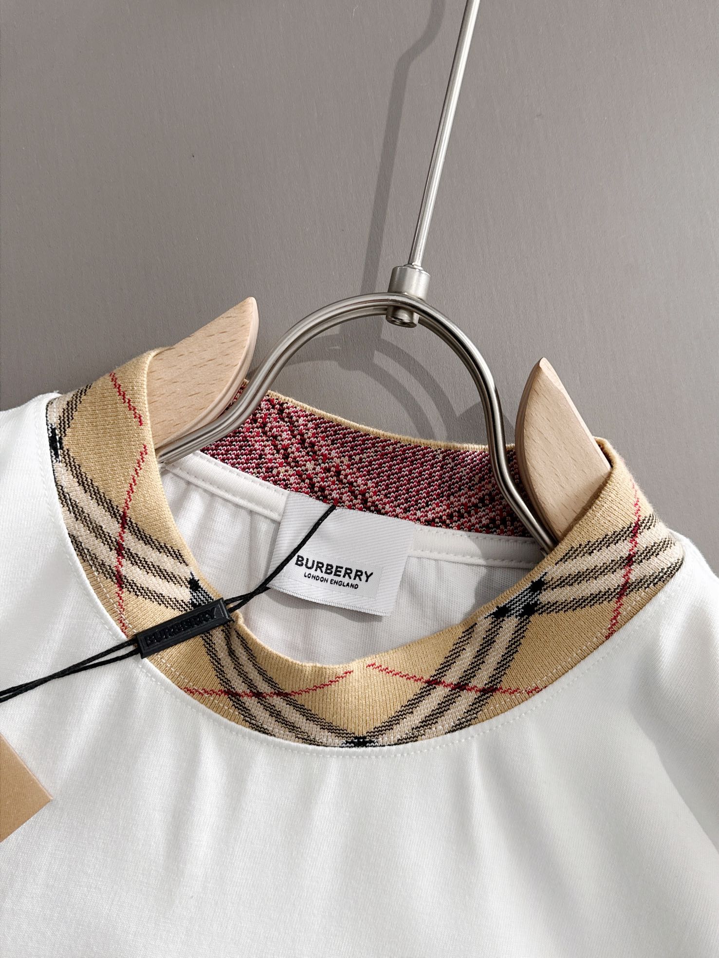 Burberry Embriodered T shirt Unisex