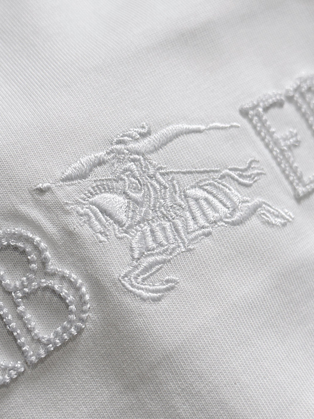 Burberry Embriodered T shirt Unisex