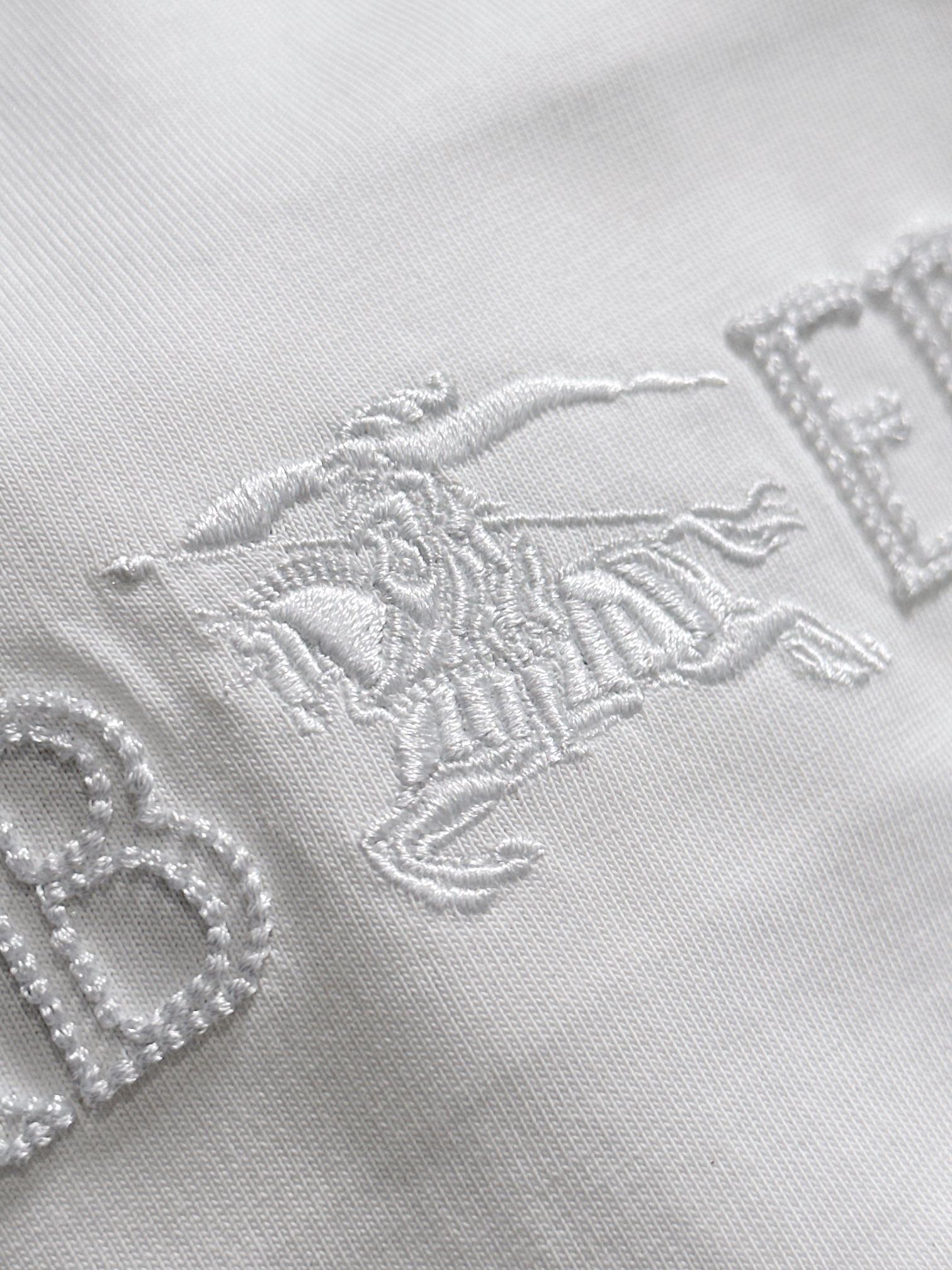 Burberry Embriodered T shirt Unisex
