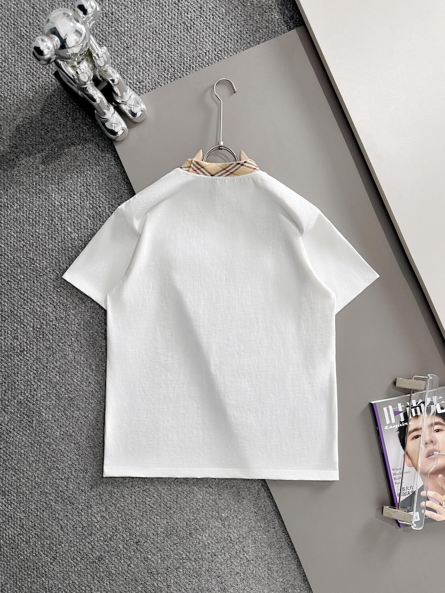 Burberry Embriodered T shirt Unisex