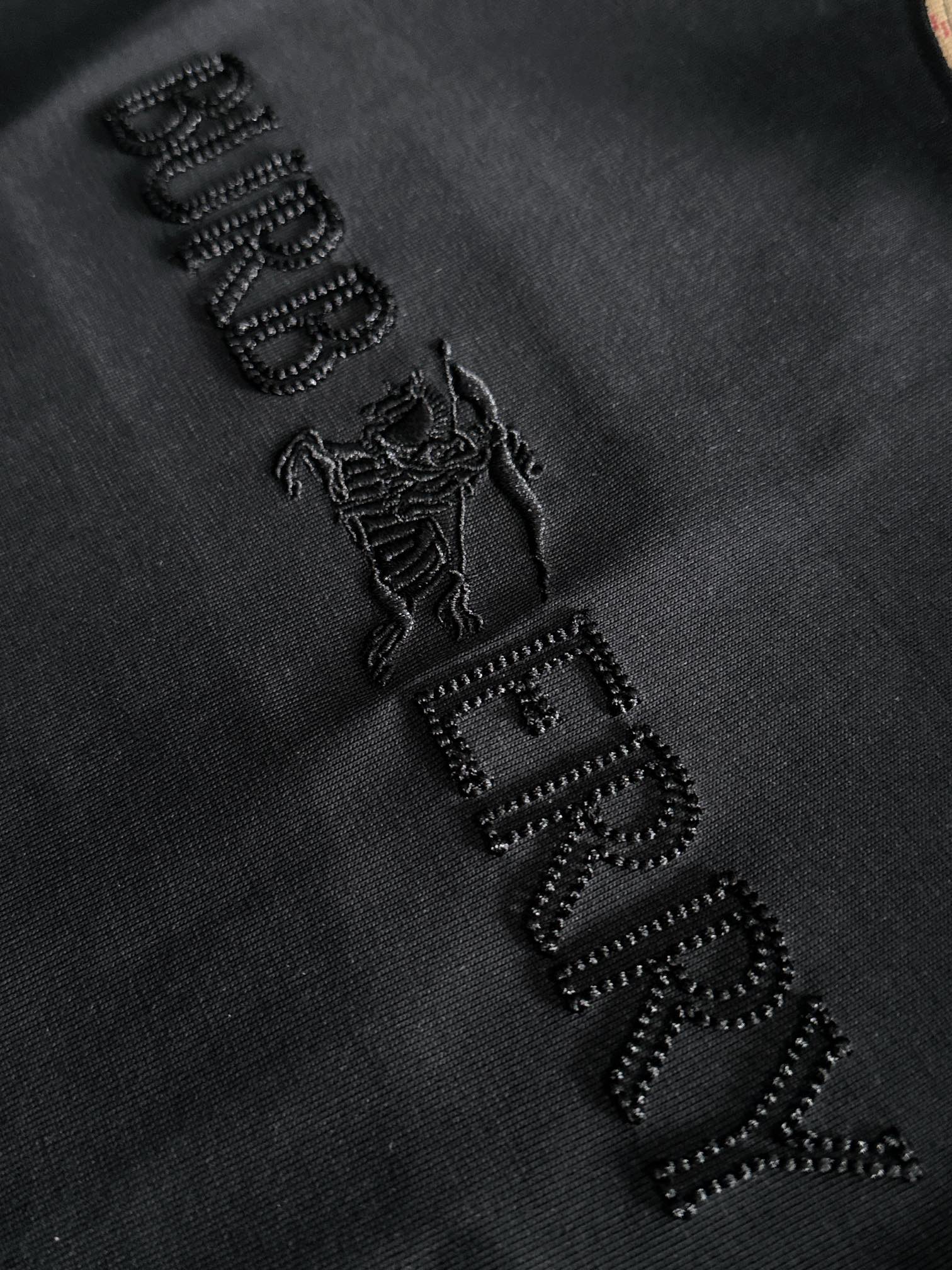 Burberry Embriodered T shirt Unisex