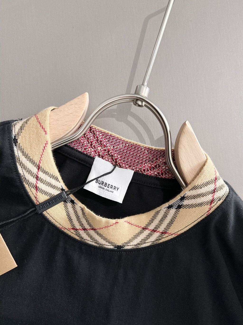 Burberry Embriodered T shirt Unisex
